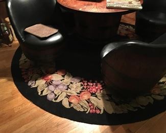 Round hooked rug, black with floral border, measures approx. 8 ft. dia. (ce) Sat-Lot #115