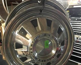 5 GTO 1964 Hubcaps and Trim Ring. Sat-Lot #179