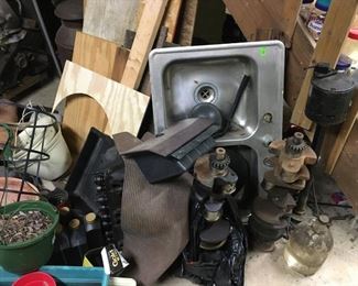 Estate lot, all being sold as found, sink, wood, vintage car parts, glove box, etc. Local Connecticut area buyers: Would prefer to have picked up in person by buyer or representative.  Pick up date to be scheduled after auction.  This is a life and bulkhead for removal of large items.  Sat-Lot #185