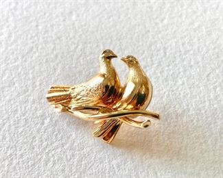 14kt Gold Lovebirds/Doves Brooch with 2 0.01pt diamonds in the eyes, 7.2 grams or approx. 4.33 dwt.(ce) - Sun Lot #4