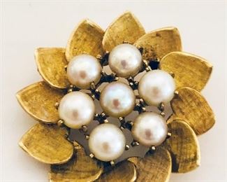 14kt Gold and Pearl pin in shape of flower, 7 pearls in center, weighs 11.6 grams or 7.3 dwts. (ce) - Sun Lot #23
