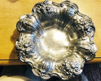 Reed & Barton Francis I Sterling Silver Bowl X569. It is approximately 11 inches Wide. It weighs over 20 troy ounces. (ce) - Sun Lot #34