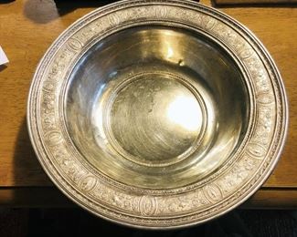 Wedgewood International Sterling D49 bowl. Measures approx. 10 inches wide. Approx. 13 ounces (ce) - Sun Lot #35