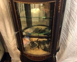 RJ Horner curio with marquetry inlay, bronze mounted, in adorable size, with curved glass, glass shelves, mirrored back, original key, shelf on bottom. Measures approx. 54 inches tall x 24 inches wide. - Sun Lot #92