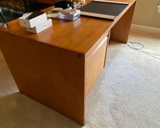 Lovig teak desk