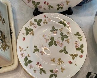 Wedgwood Wild Strawberry 8 salad/dessert plates