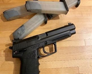 Heckler & Koch USP Expert 40 S&W caliber w/4 clips