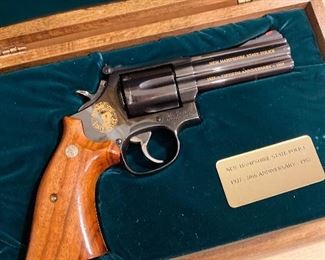 Smith & Wesson model 686-1 .357 magnum w/presentation grips