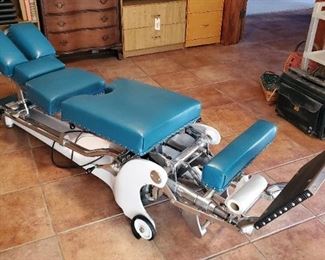 Vintage Zenith Co Hi-Lo Chiropractic Table, Serial Number 40410, Powers On