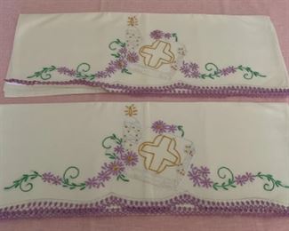 $16.00..................Vintage Embroidered Pillow Cases, Tatting Edge (P690)