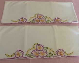 CLEARANCE!  $4.00 NOW, WAS $12.00..................Vintage Embroidered Pillow Cases, Light Yellowing (P689)
