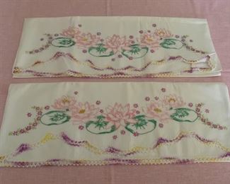 CLEARANCE !  $6.00 NOW, WAS $16.00..................Vintage Embroidered Pillow Cases (P688)