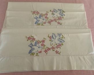 REDUCED!  $9.00 NOW, WAS $12.00..................Vintage Embroidered Pillow Cases, Light Yellowing (P683)
