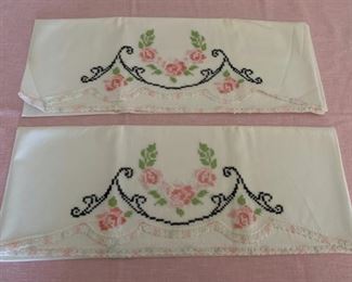 REDUCED!  $9.00 NOW, WAS $12.00..................Vintage Embroidered Pillow Cases, Light Yellowing (P684)
