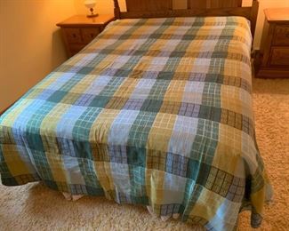 HALF OFF!  $10.00 NOW, WAS $20.00..................Retro Full Size Bed Coverlet (P462)
