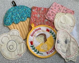 CLEARANCE !  $4.00 NOW, WAS $12.00..................Vintage Hot Pads (P349)