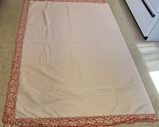CLEARANCE !  $4.00 NOW, WAS $12.00..................Tablecloth 62" x 84" (P361)