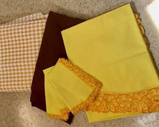 CLEARANCE!  $4.00 NOW, WAS $14.00..................Tablecloths (P367)