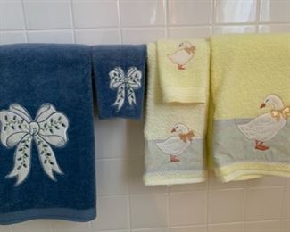 CLEARANCE !  $4.00 NOW, WAS $14.00..................Towels (P561)