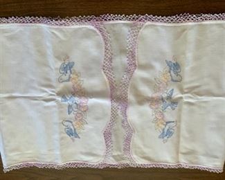 CLEARANCE !  $4.00 NOW, WAS $14.00..................Hand Stitched Table Runner 18" x 54" (P476)