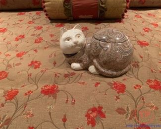 Kutani Style Cat Box