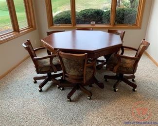 BEACH MFG Bumper Pool, Poker, Game Table Set