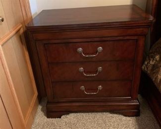 HENREDON Bedroom Set - Full Size SLEIGH Bed with Matching Night Stands