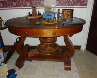 Really nice old oval table w/drawer