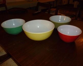 Pyrex bowls