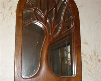Neat wood mirror