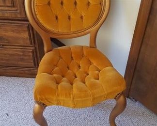 French provincial Queen Anne legs side chair $30