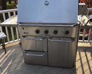DACOR STAINLESS GAS GRILL, $600.