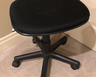 ADJUSTABLE STOOL