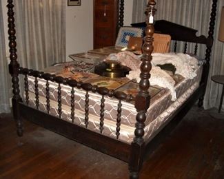 Antique spindle bed