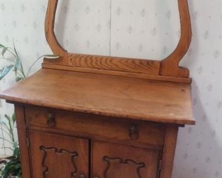 Oak lyre top washstand