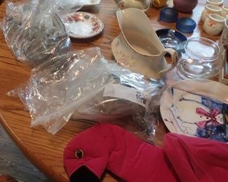 Miscellaneous dishware