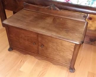 Small blanket chest