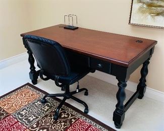 $80 WOODEN DESK ( NEEDS REPAIR MISSING HANDLE / PULL)
60”L x 30”W x 30.5”H
$35 OFFICE CHAIR