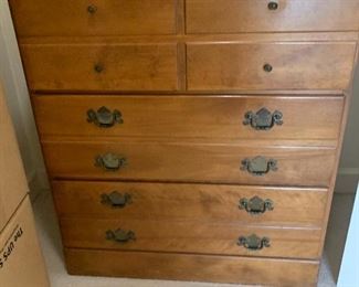 Maple Chest of Drawers in great condition. This pieces measures about 18.5”D by 30 “ H by39.5 “ W $200