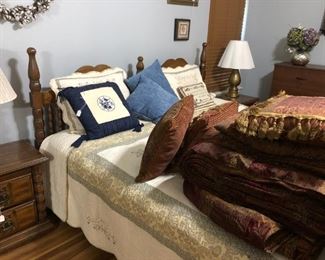 King bed, 2 nightstands, comforters