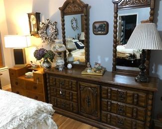 Dresser with two mirrors, oak chest/vanity