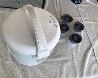 Rice cooker. Estimate $35