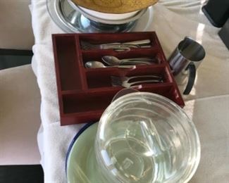 Misc kitchen items. Estimate $35