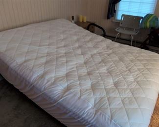Motorized Adjustable Queen Bed - Beautyrest - Like New