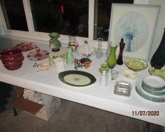  Table of colored glass and pottery