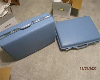 Nice condition older travel set