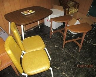 1970's metal leg table with 2 chairs, 2 wall tables