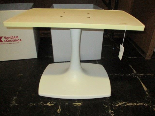 Tulip base Gusdorf Swivel TV stand MCM