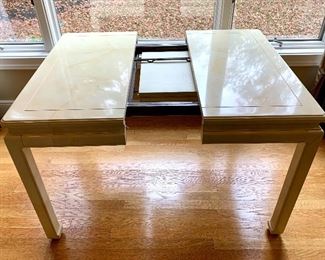 detail - hidden leaf