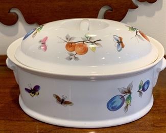 Item 279:  Covered casserole dish- no mark: $22